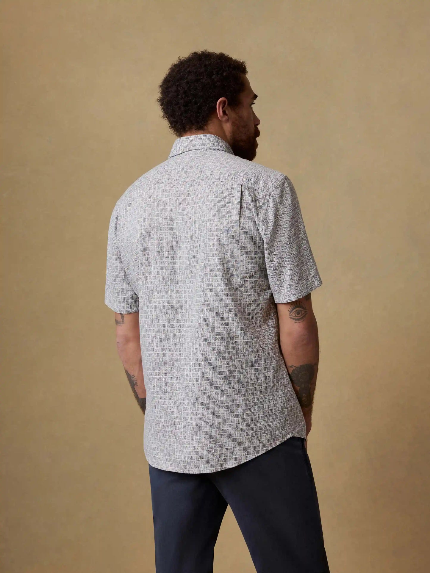Short-Sleeve Breeze Shirt - Graphite Shell Bricks